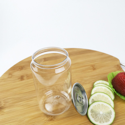 Boissons faites maison de bouteilles d'eau en plastique de 0,33 litres avec la couverture facile de traction